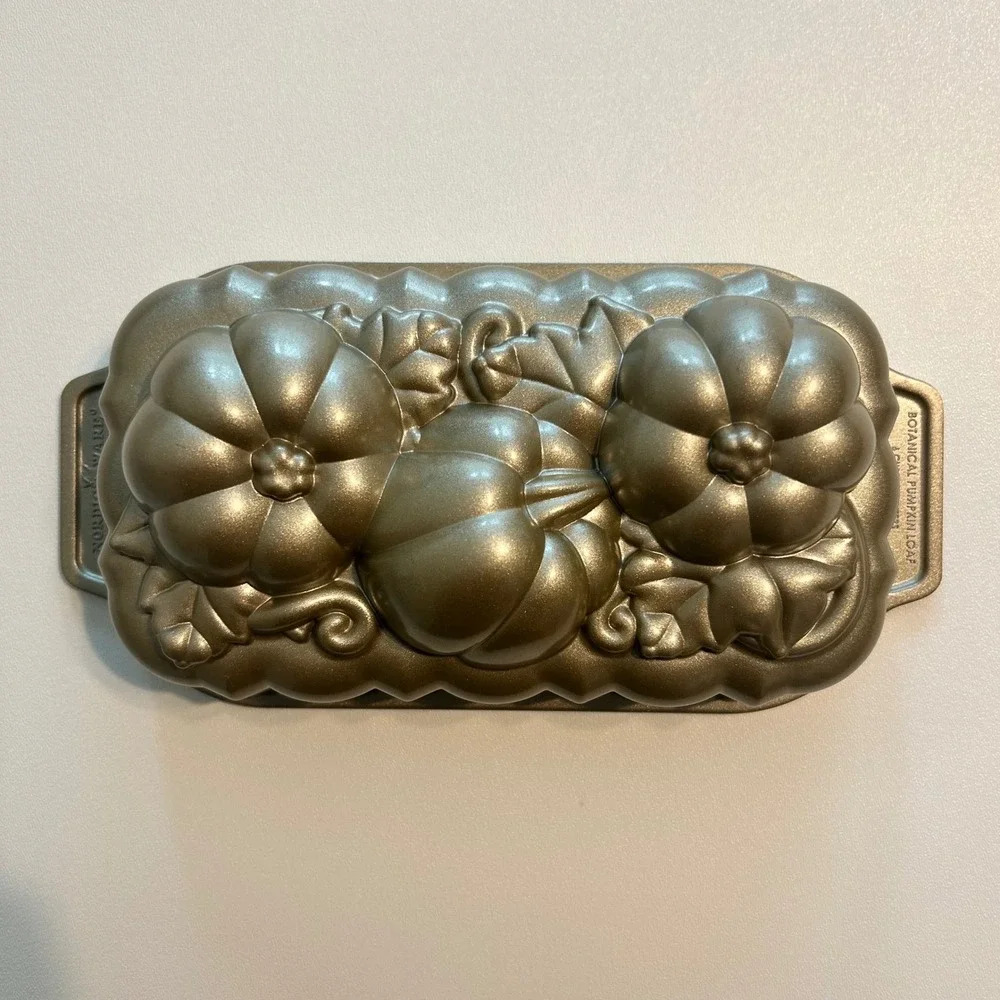 Nordic Ware Botanical Pumpkin Loaf Pan Gold 6 Cup Harvest Autumn Bakeware